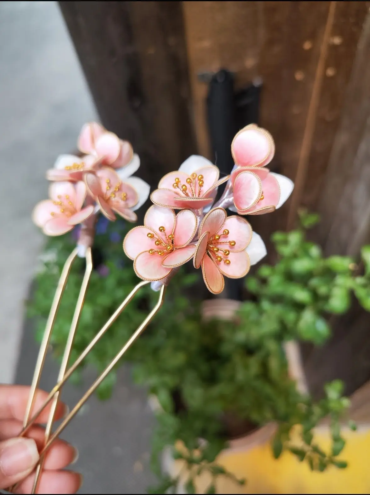 绒花发簪 — 纯手工天然蚕丝制作